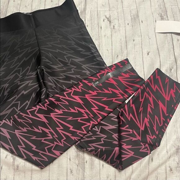 Nwt Ultracor Lightning Bolt Leggings Size Small In Berry - Picture 10 of 13